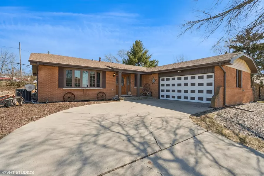 1015 Oak DR, Beecher, IL 60401