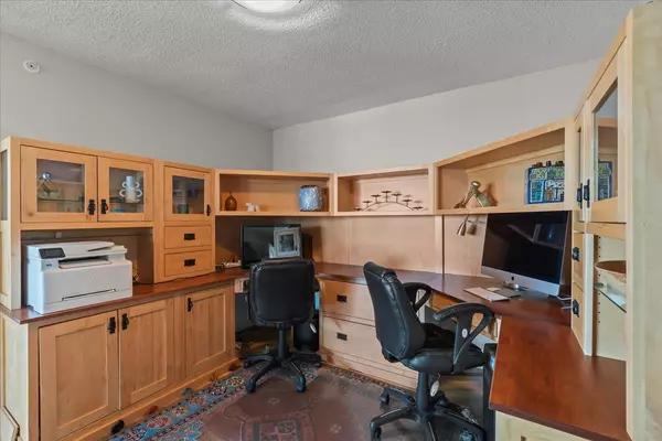 Evanston, IL 60201,800 Elgin RD #1301
