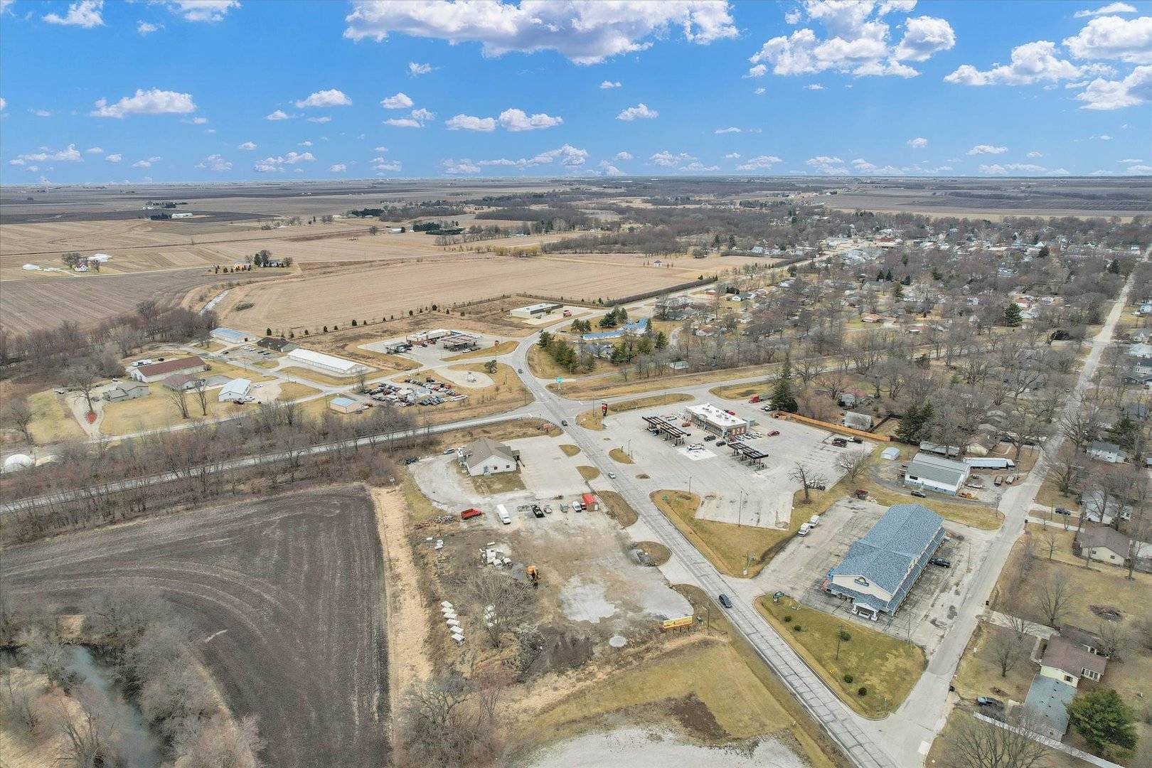 Farmer City, IL 61842,940 Clinton AVE