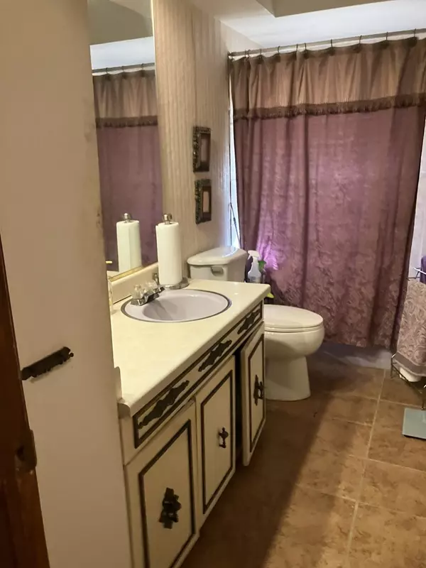 Zion, IL 60099,2103 Hermon AVE