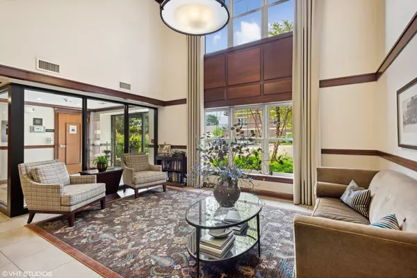 Wheaton, IL 60187,255 E Liberty DR #601