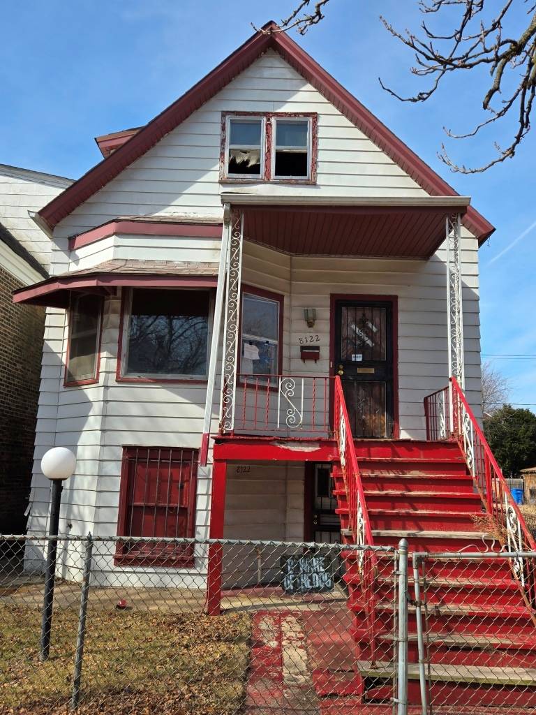 8122 S Escanaba AVE, Chicago, IL 60617