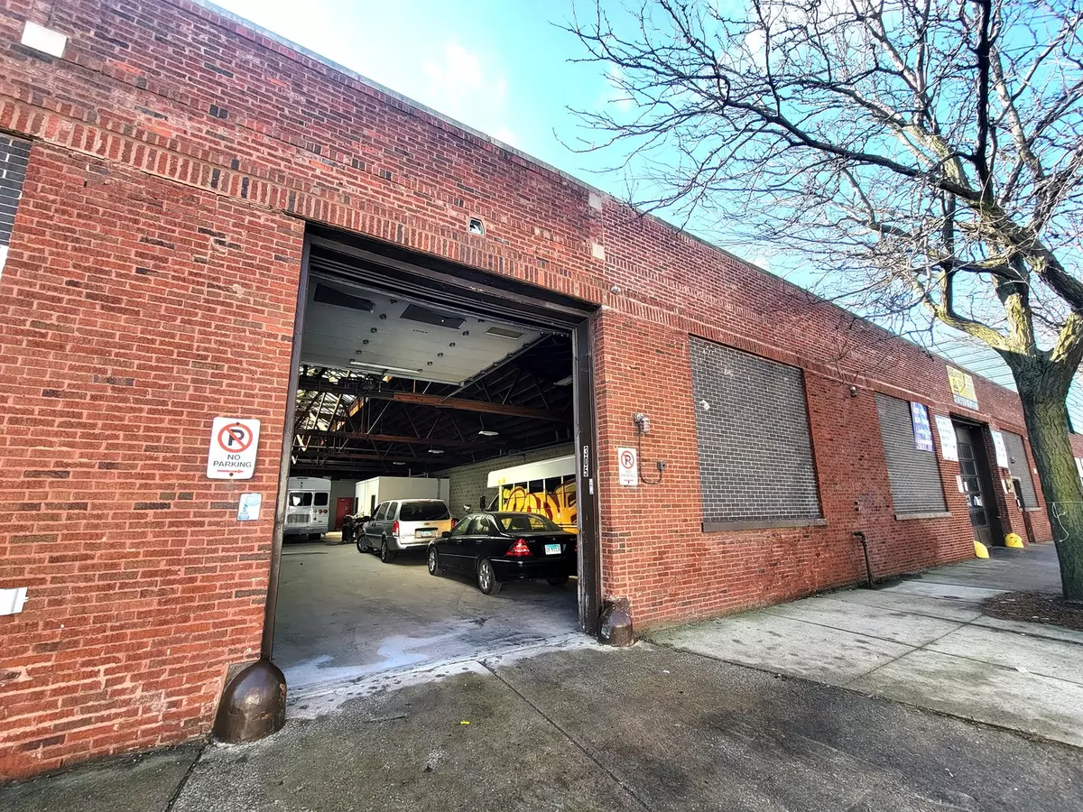 Chicago, IL 60616,305 W 31st ST