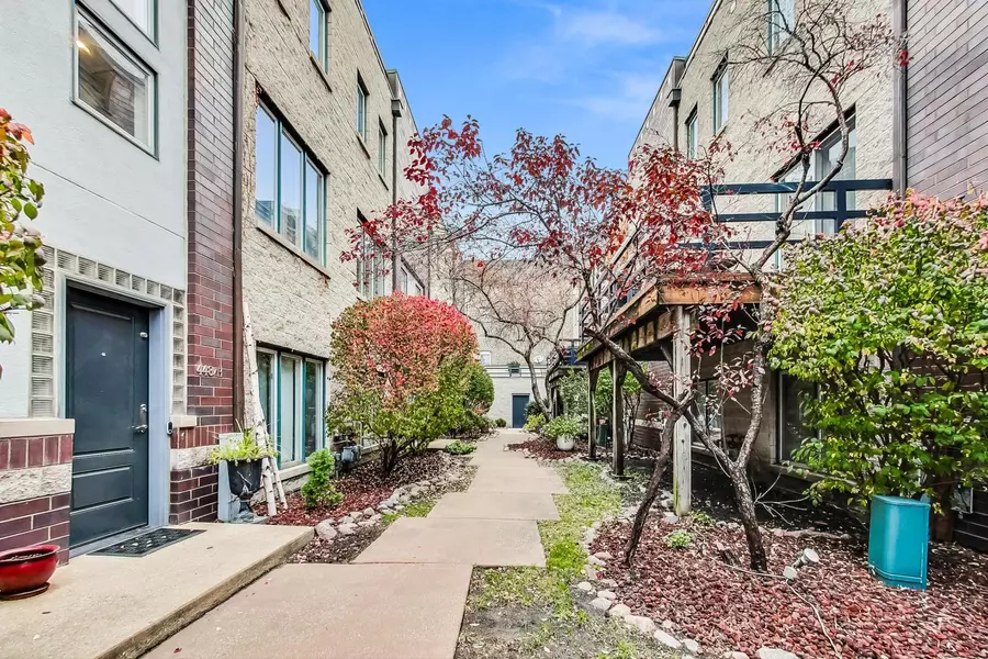 448 N Carpenter ST #J, Chicago, IL 60642