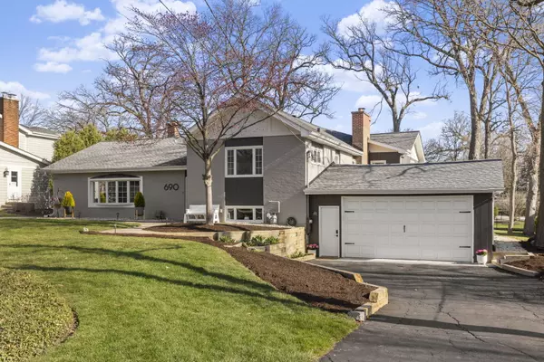 690 Elm ST, Glen Ellyn, IL 60137