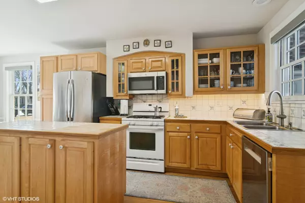 Arlington Heights, IL 60004,1114 N Patton AVE