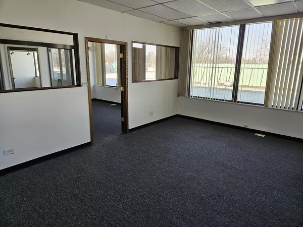 Hillside, IL 60162,4410 Roosevelt RD #215