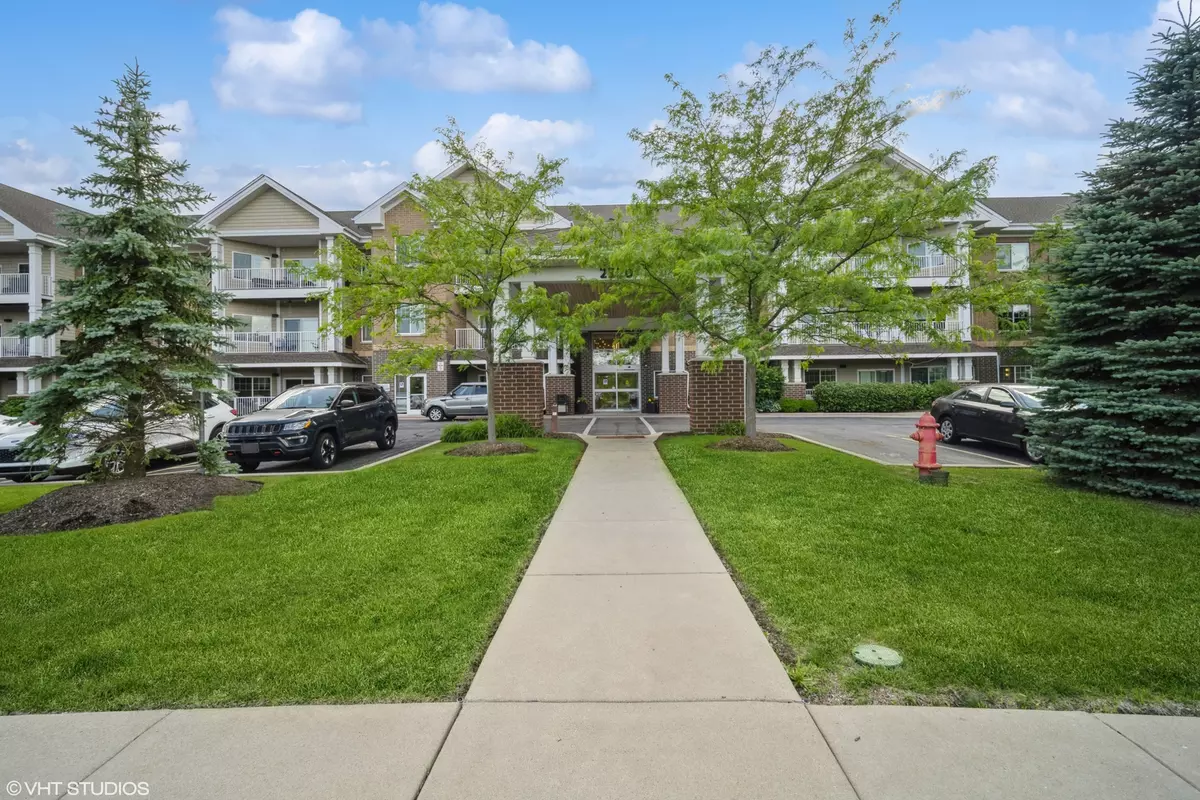 Northbrook, IL 60062,2220 Founders DR #215