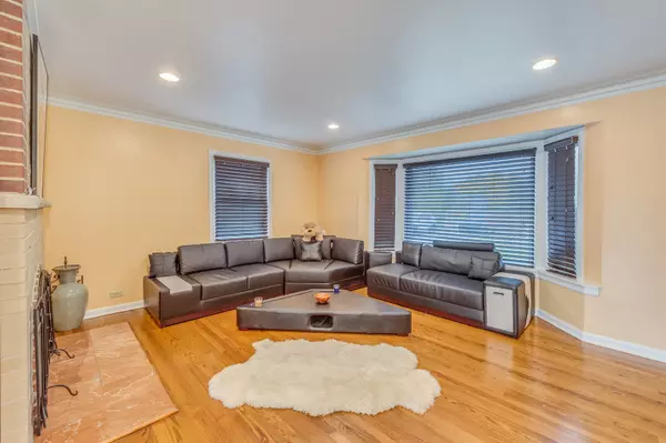 Villa Park, IL 60181,17W517 Manor LN