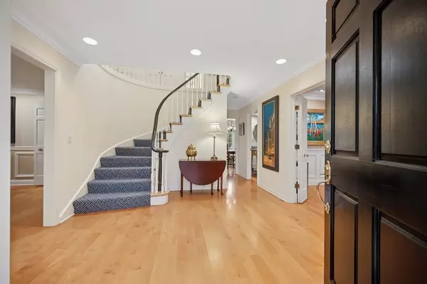 Highland Park, IL 60035,910 Dryden LN