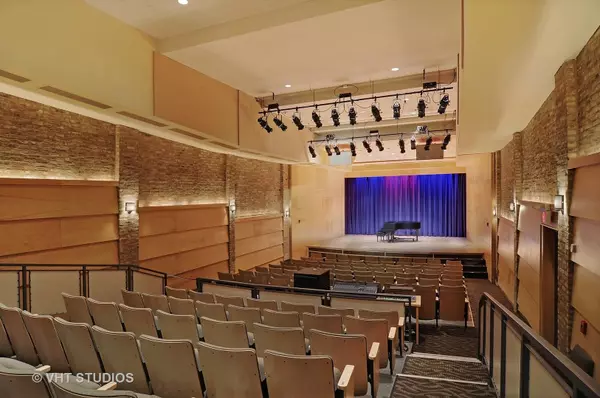 Skokie, IL 60077,7924 N Lincoln AVE
