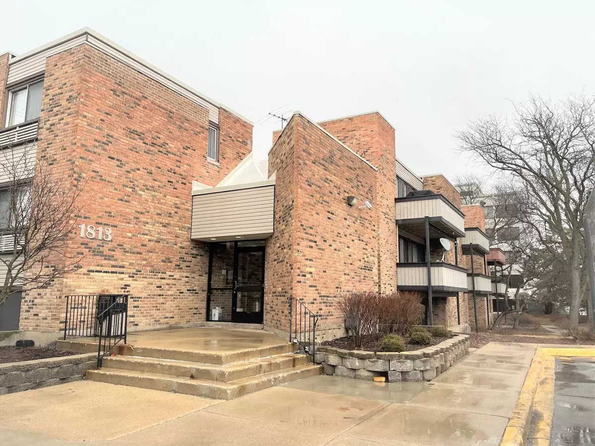 Schaumburg, IL 60173,1813 Hemlock PL #305