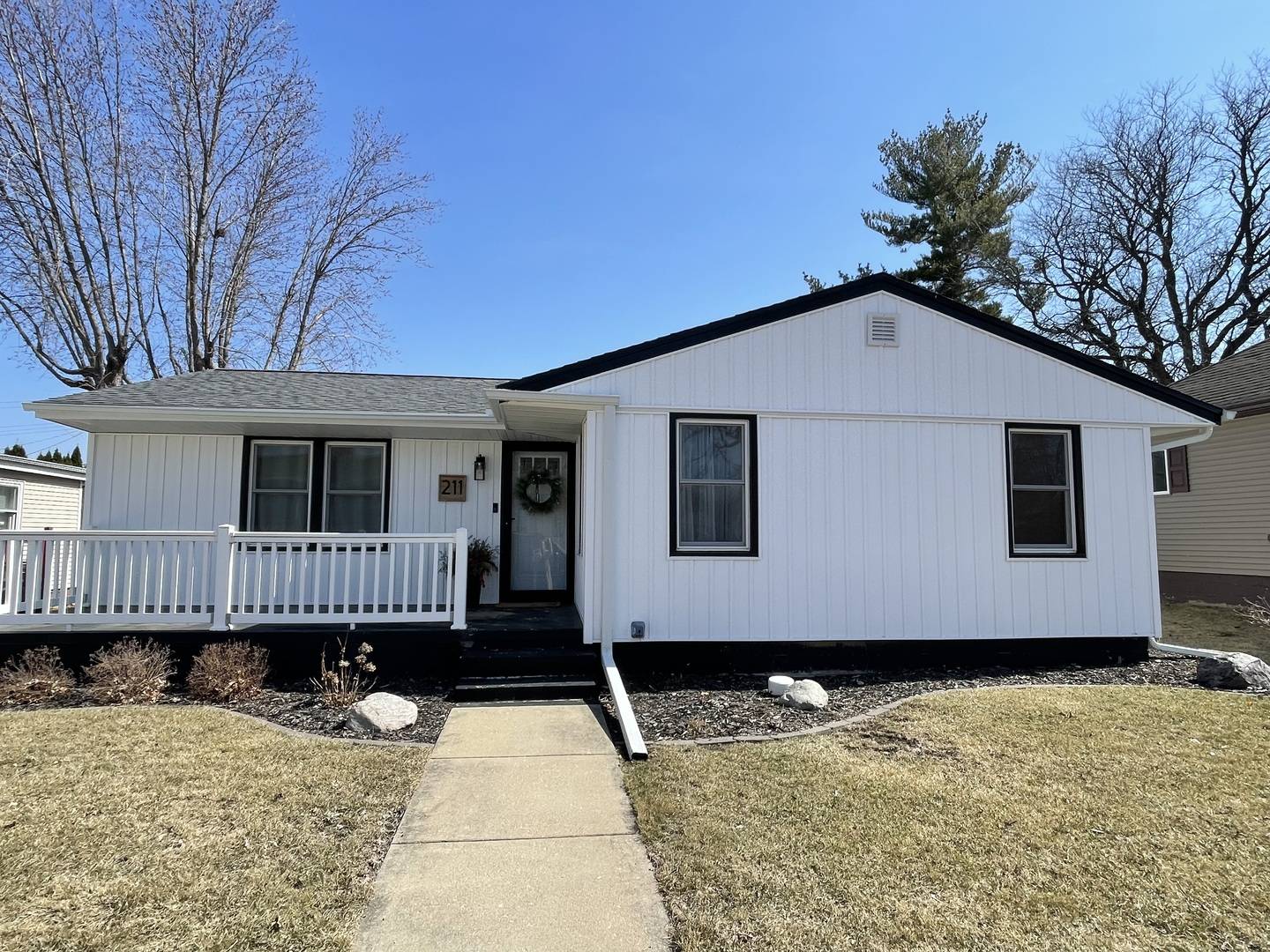211 S Hennepin AVE, Ladd, IL 61329