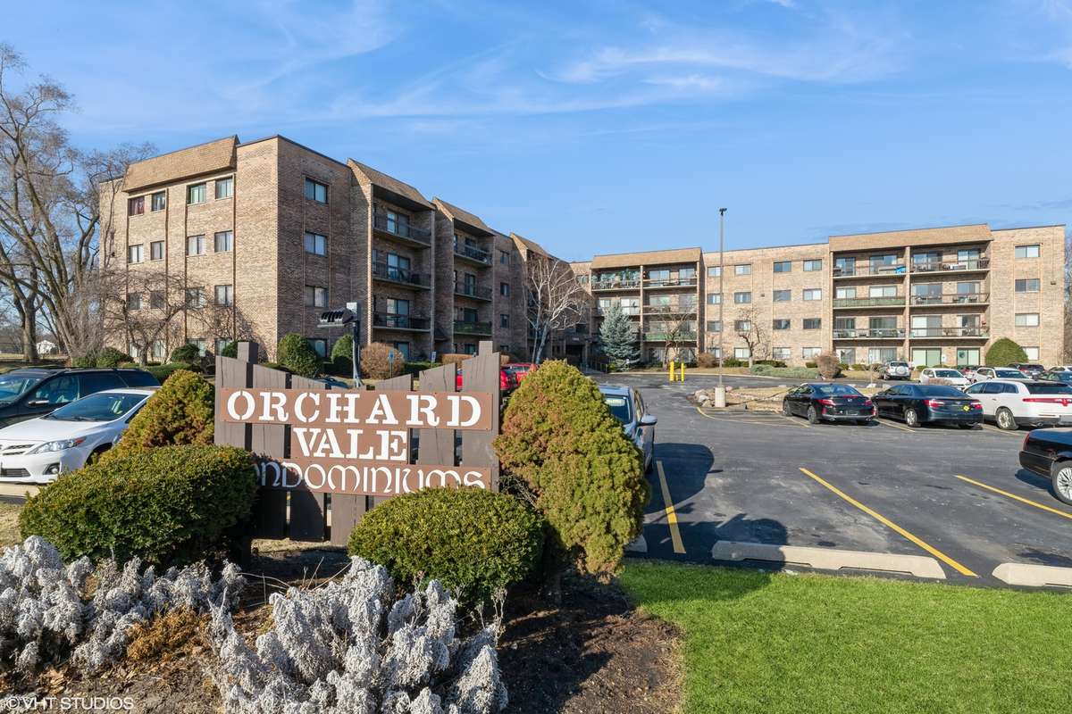 Mount Prospect, IL 60056,1400 N Elmhurst RD #211