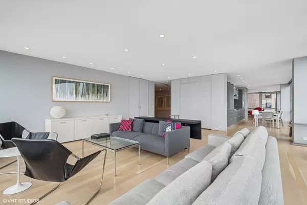 Chicago, IL 60611,880 N LAKE SHORE DR #6AE