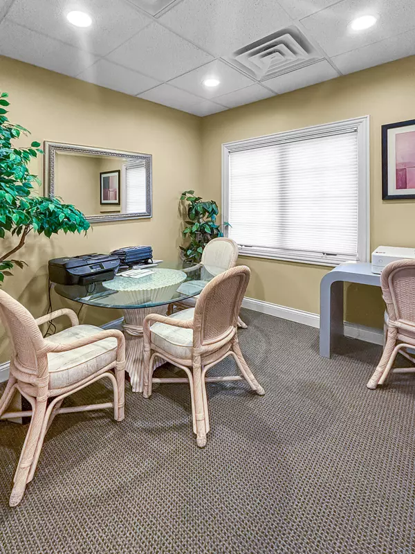 South Barrington, IL 60010,2 Executive CT #4