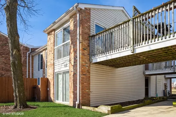 1880 Huntington BLVD #B, Hoffman Estates, IL 60169