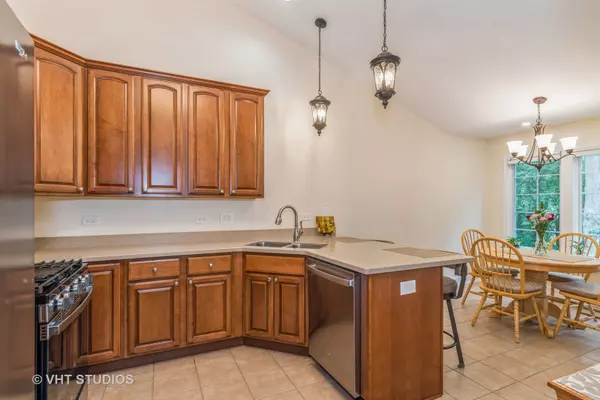 Cary, IL 60013,1213 W Lake DR