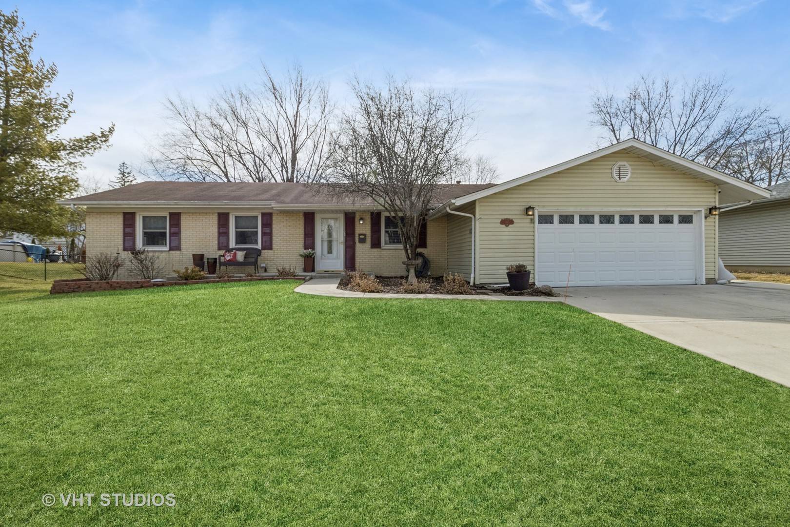 985 W Firestone DR, Hoffman Estates, IL 60192