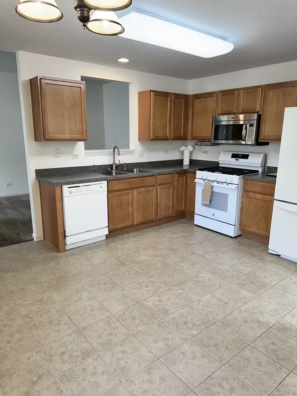 Round Lake, IL 60073,637 S Essington DR