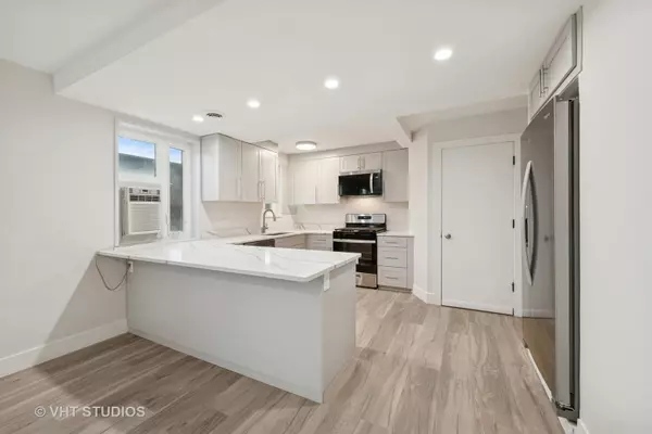 River Forest, IL 60305,7202 Oak AVE #1NE