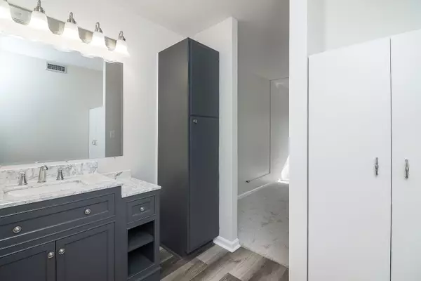 Naperville, IL 60563,1103 N Mill ST #204