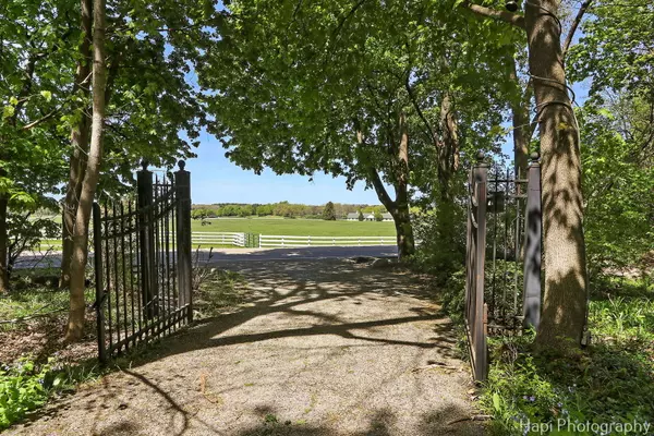 Barrington Hills, IL 60010,23 W County Line RD