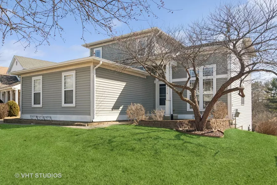 2114 Greenview DR, Woodstock, IL 60098