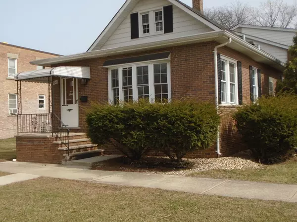 3245 Raymond AVE, Brookfield, IL 60513