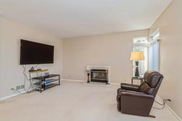 Gurnee, IL 60031,1676 Napa DR