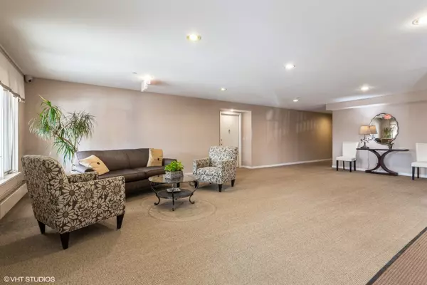 Northfield, IL 60093,308 Happ RD #204