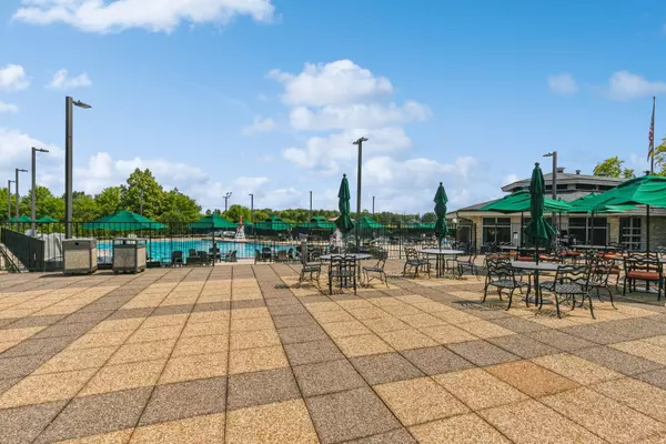 Mundelein, IL 60060,21855 W Murfield CT