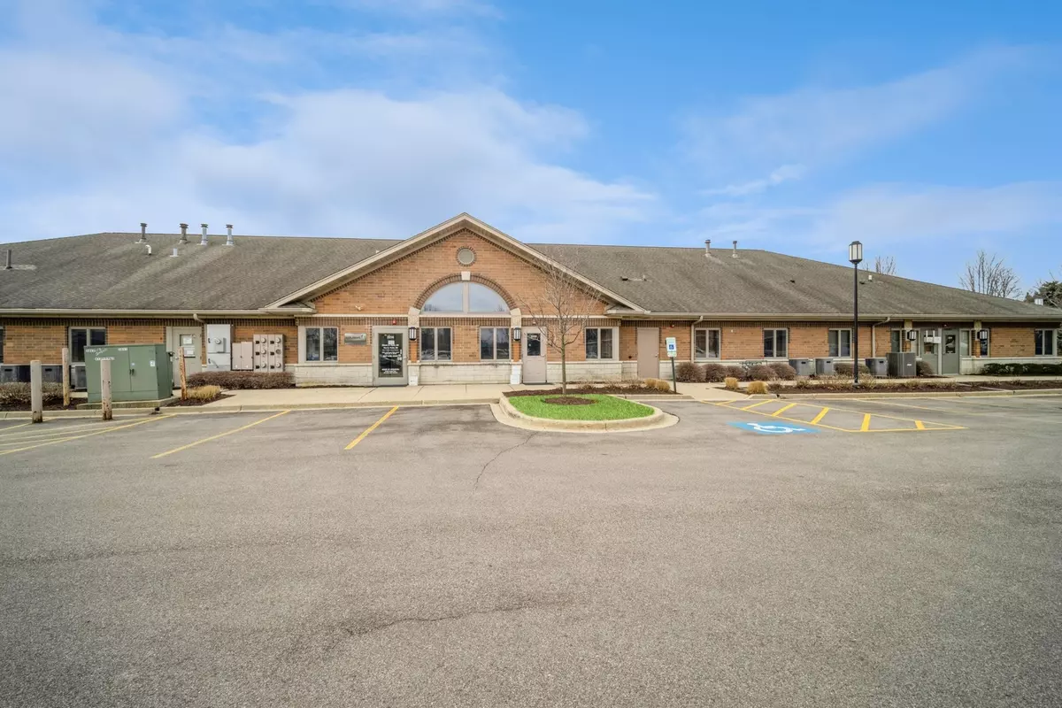 Algonquin, IL 60102,2214 Huntington DR N