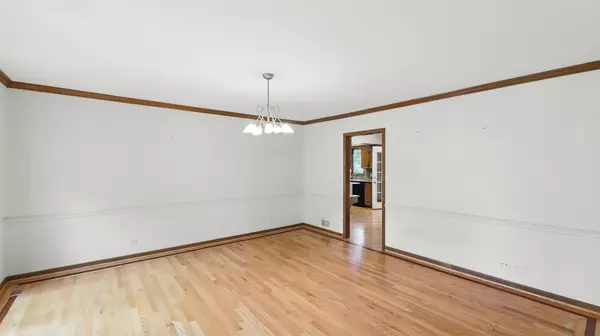 Oak Brook, IL 60523,812 Saint Stephens Grn