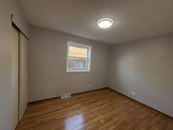 7504 LATROBE AVE, Burbank, IL 60459