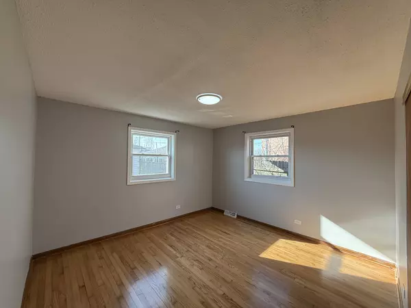 7504 LATROBE AVE, Burbank, IL 60459