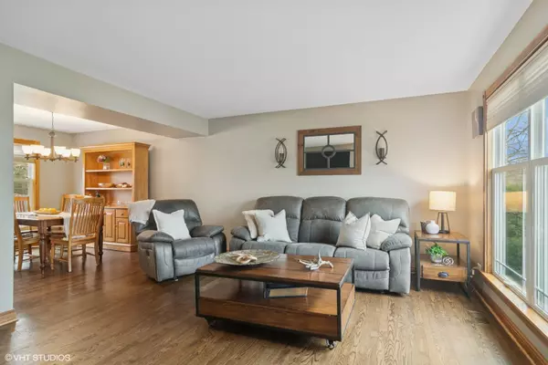 Lake Zurich, IL 60047,390 Waterford DR