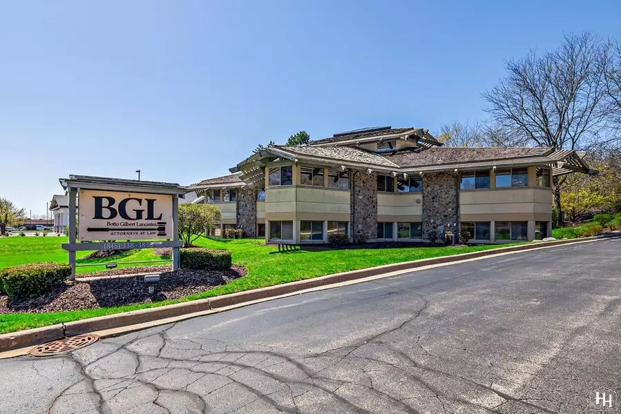 970 McHenry AVE, Crystal Lake, IL 60014