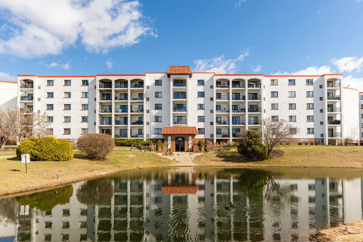 Wheeling, IL 60090,375 Plum Creek DR #511
