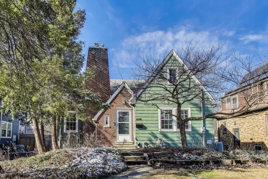 1296 Saint Johns AVE, Highland Park, IL 60035