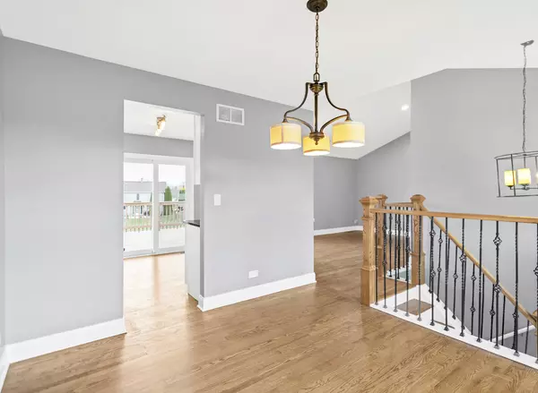 Bartlett, IL 60103,973 Millwood DR