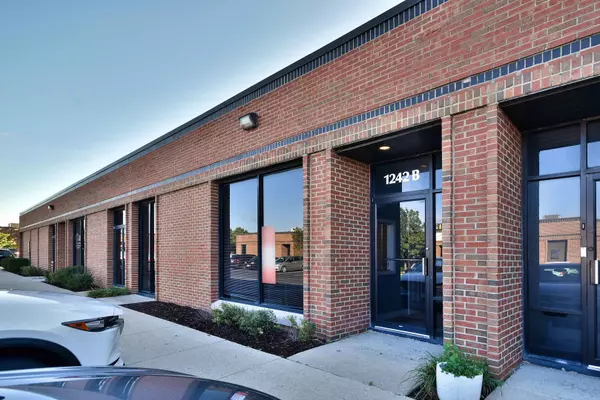 1242 REMINGTON RD #B, Schaumburg, IL 60193