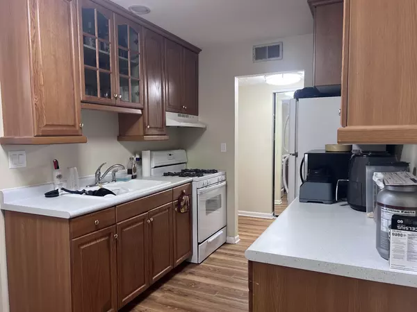 Rolling Meadows, IL 60008,5101 Carriageway DR #B304
