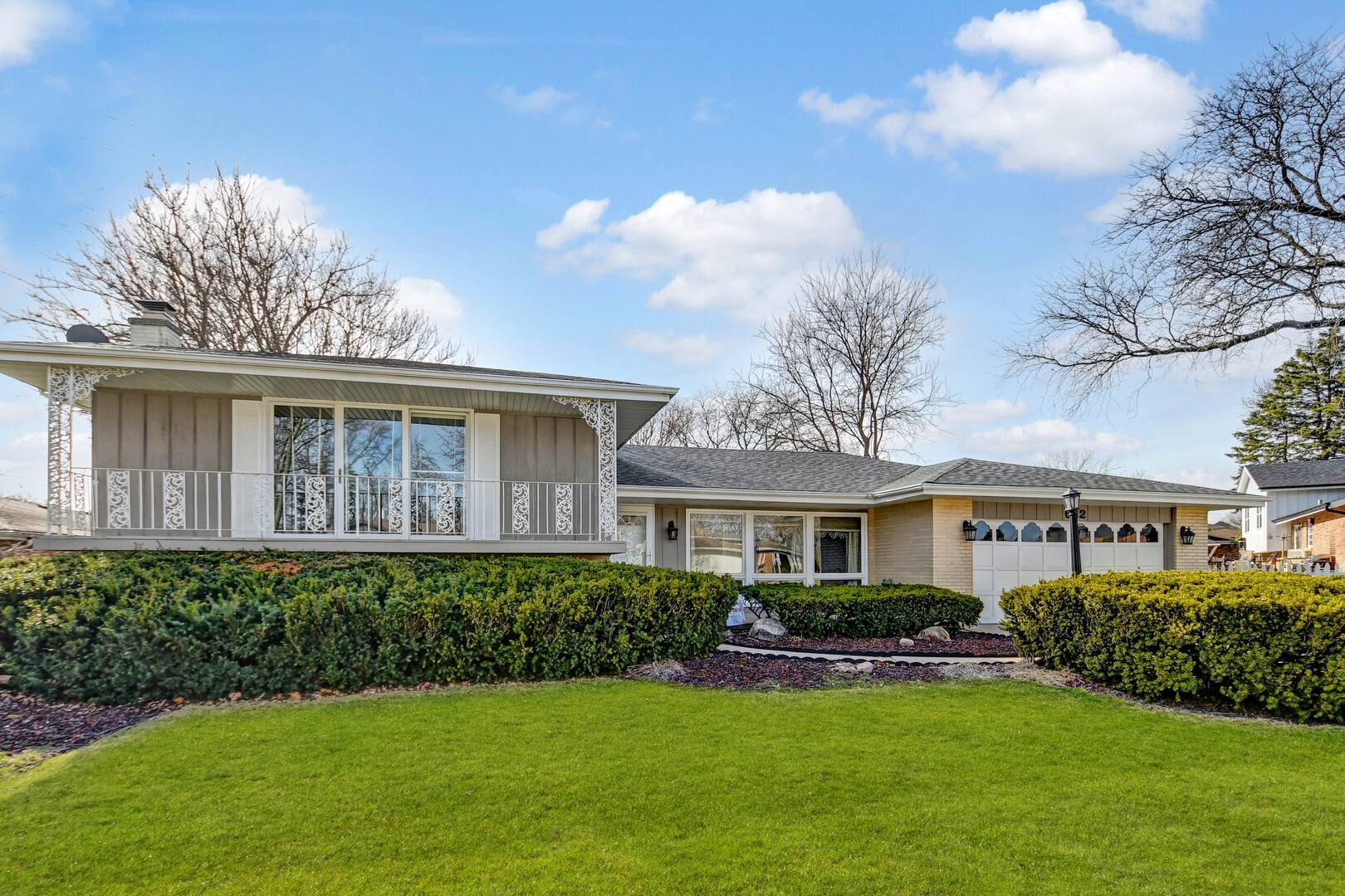 632 N Locust ST, Frankfort, IL 60423