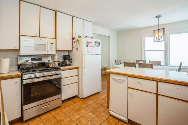 Arlington Heights, IL 60005,4 E White Oak ST