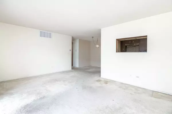 Westmont, IL 60559,907 S Williams ST #114