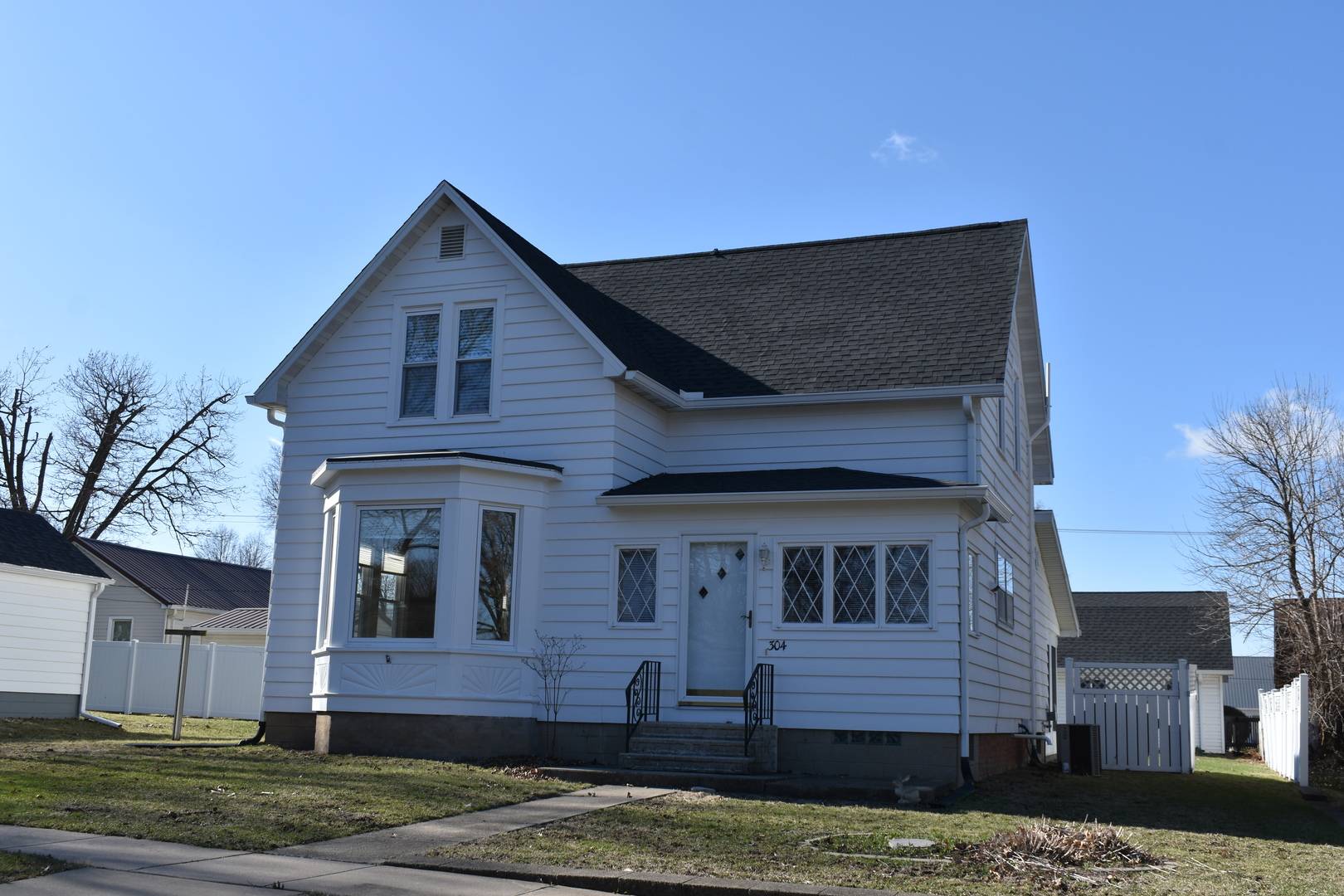 304 Jefferson ST, Benson, IL 61516