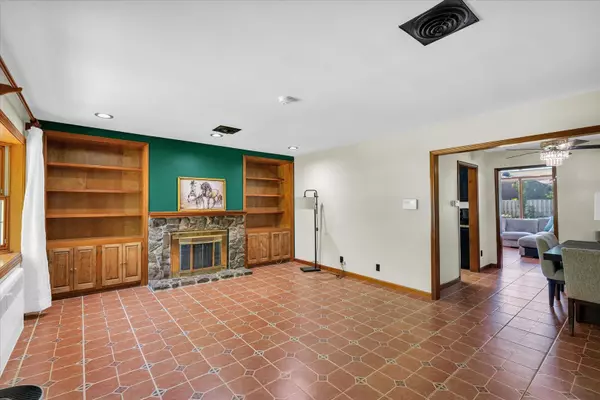 Champaign, IL 61820,615 Haines BLVD