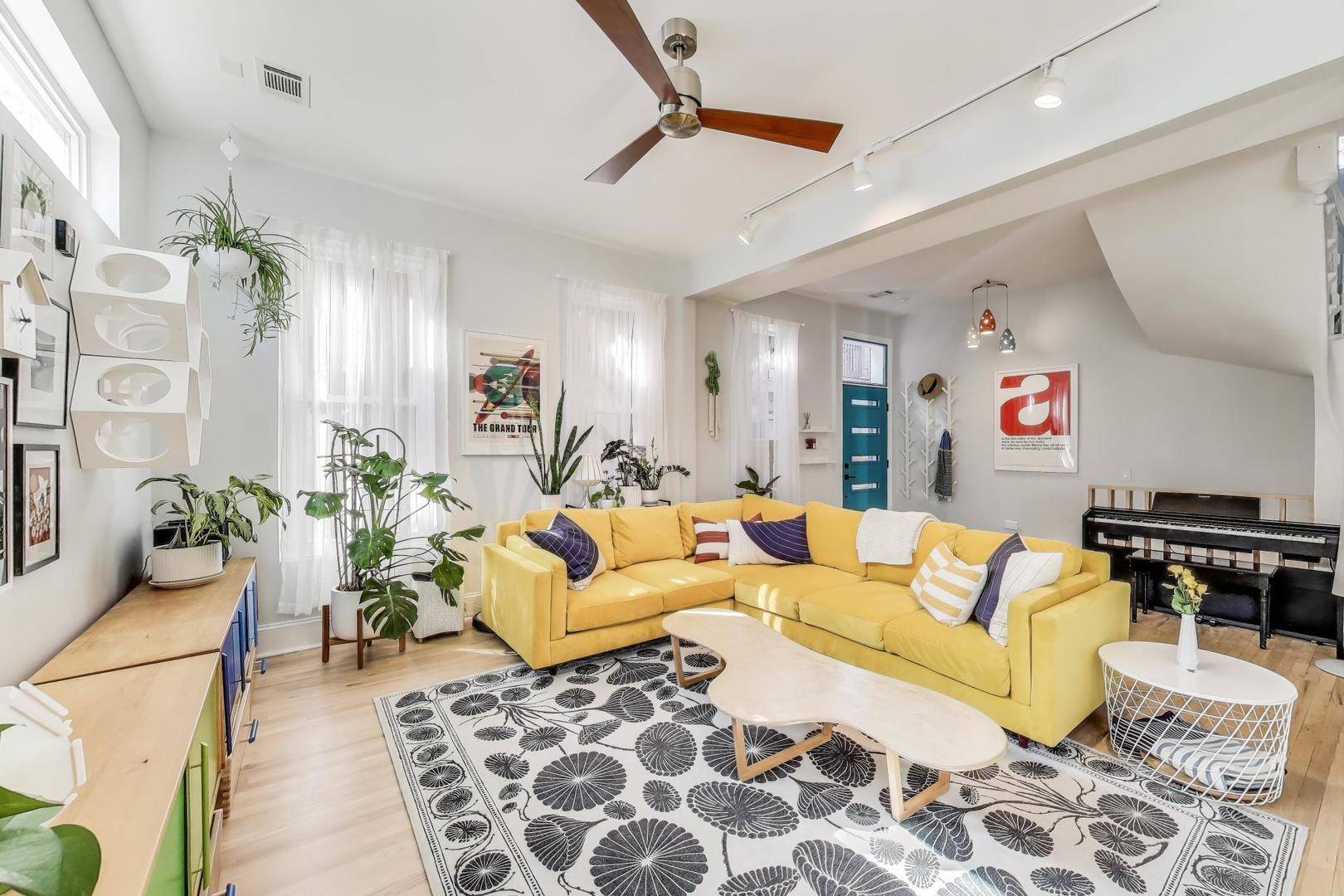 Chicago, IL 60622,2114 W Potomac AVE #3