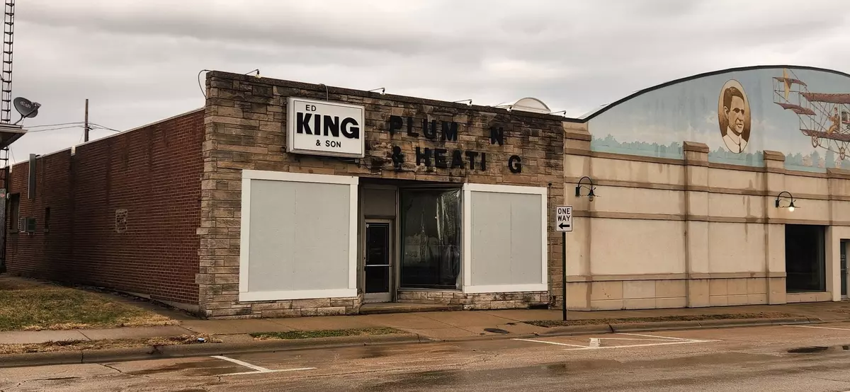 Sterling, IL 61081,8 W 5th ST